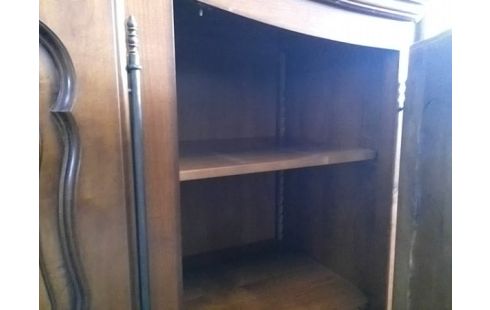 ARMOIRE 3P STYLE LOUIS XV (ETAGERES ET UNE SERRURE A REVOIR)