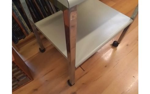 DESSERTE A ROULETTES GRISE