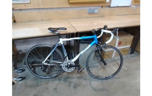 VELO DE COURSE DECATHLON