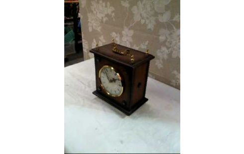 TISCHUHR HOLZ DUNKEL FLORAL VERZIERT