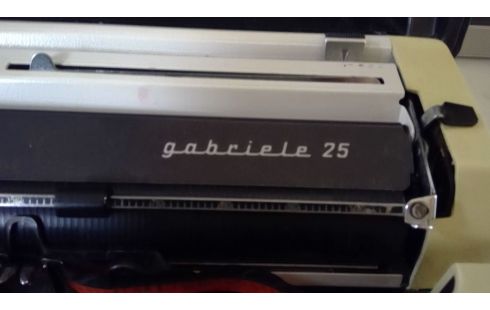 MÁQUINA DE ESCRIBIR