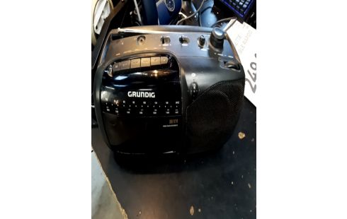 POSTE RADIO CASSETTE GRUNDIG