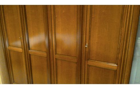 KLEERKAST KERSELAAR 4 DEUREN