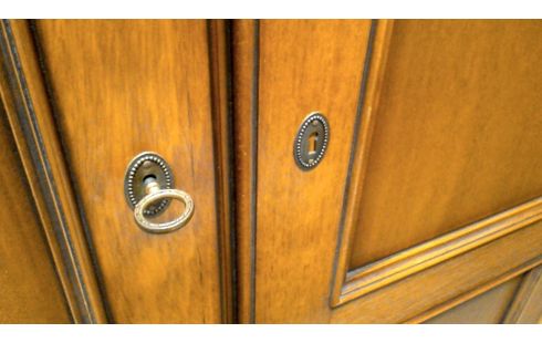 KLEERKAST KERSELAAR 4 DEUREN HOUT