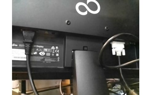 ECRAN FUJITSU 60 CM / FULL HD / 5MS / HDMI-VGA-DVI