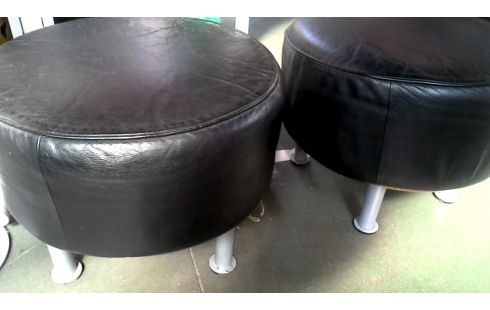 REPOSAPIÉS IKEA REDONDO NEGRO CUERO LA UNIDAD