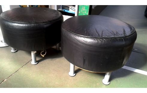 REPOSAPIÉS IKEA REDONDO NEGRO CUERO LA UNIDAD