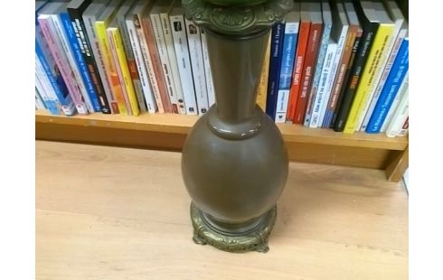 LAMPE A PETROLE AVEC VERRE VERT