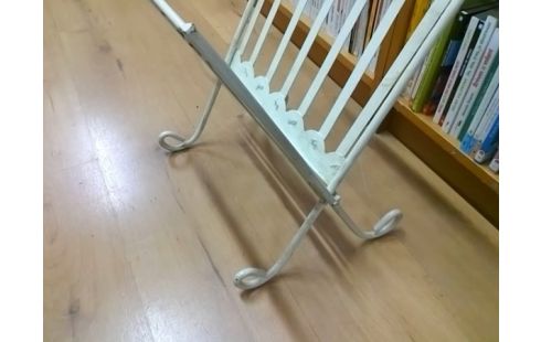 PORTE REVUES METAL BLANC