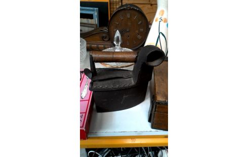 STRIJKIJZER ANTIEK/HOUTSKOOL