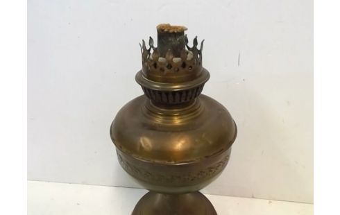 LAMPE A PETROLE LAITON
