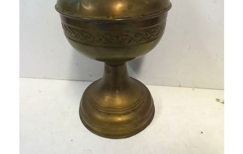 LAMPE A PETROLE LAITON