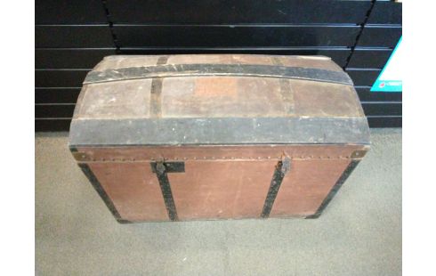 MALLE ANCIENNE BOMBE