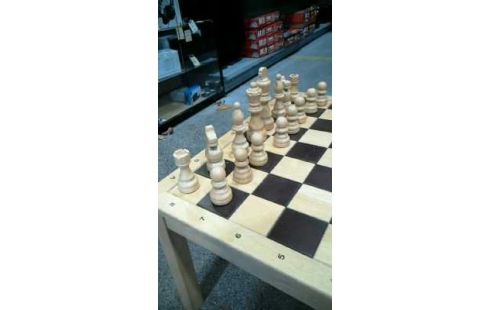 TABLE BASSE ECHIQUIER  +PIECES