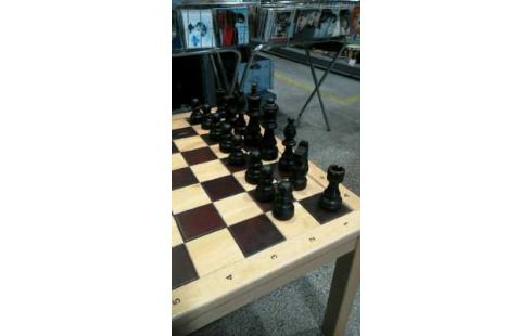 TABLE BASSE ECHIQUIER  +PIECES