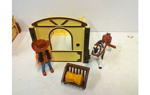 PLAYMOBIL CHEVAL ET ECURIE