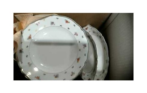 SERVICE DE TABLE LIMOGES PETITES FLEURS