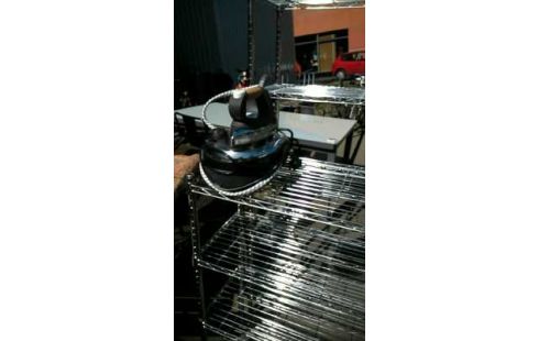 DAMPFBÜGELEISENSTATION