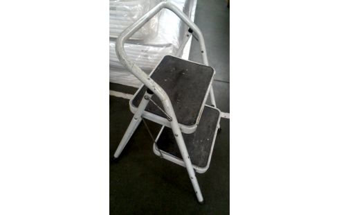 TRAPLADDER WIT 2 TREDEN