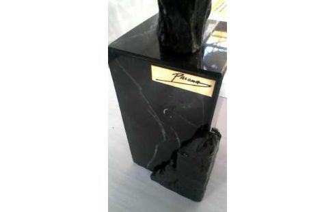 STATUE FEMME MET ENFANT