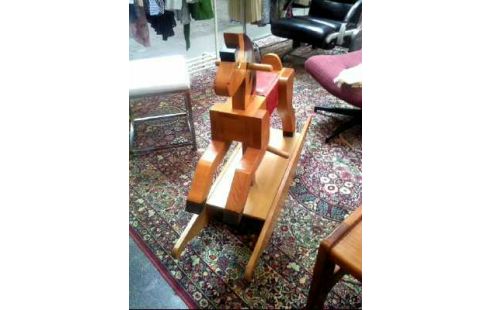 SCHAUKELPFERD HOLZ SITZFLÄCHE ROT