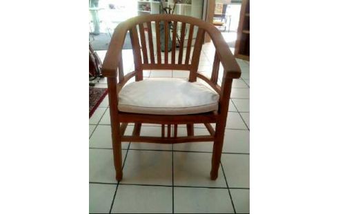 STUHL VOLLHOLZ MIT ARMLEHNE + KISSEN