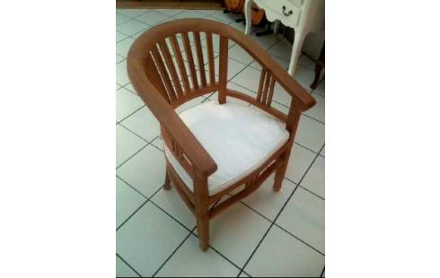 STUHL VOLLHOLZ MIT ARMLEHNE + KISSEN