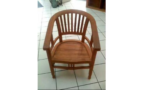 STUHL VOLLHOLZ MIT ARMLEHNE + KISSEN