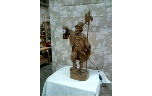 HOLZSCHNITZFIGUR MIT LATERNE <NACHTWÄCHTER>