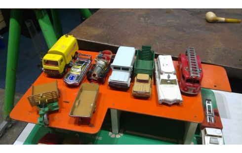 VOITURE DINKY TOYS
