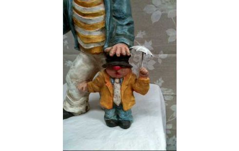CLOWNFIGUR MIT REGENSCHIRM <ACHATIT>