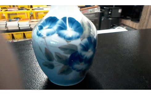 FLORERO PARA UNA SOLA FLOR PORCELANA