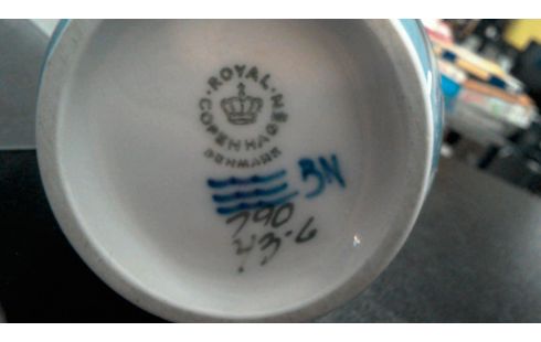 FLORERO PARA UNA SOLA FLOR PORCELANA