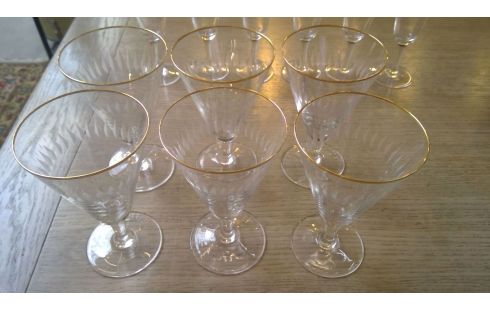 GLAZEN MET VOET  FIFTIES MET GOUDRAND 