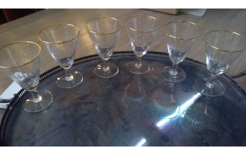 GLAZEN MET VOET  FIFTIES MET GOUDRAND 