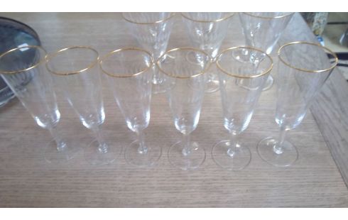 GLAZEN MET VOET  FIFTIES MET GOUDRAND 