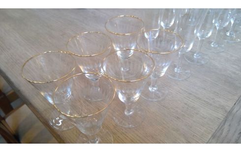 GLAZEN MET VOET  FIFTIES MET GOUDRAND 