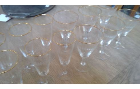 GLAZEN MET VOET  FIFTIES MET GOUDRAND 