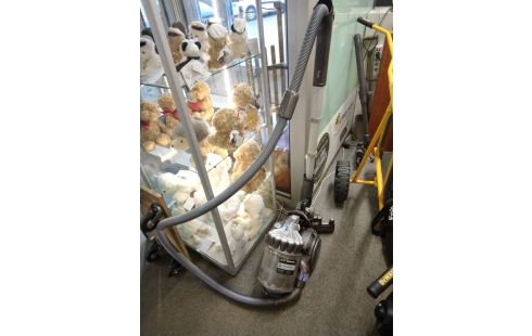 ASPIRATEUR DYSON DC23