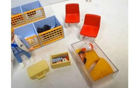 PLAYMOBIL VETERINAIRE AVEC ANIMAUX