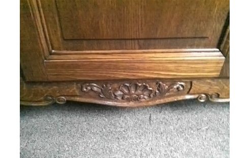 ARMOIRE STYLE LOUIS XV 3P AVEC PENDERIE ET ETAGERES