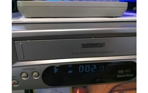 MAGNETOSCOPE PHILIPS VR 570 AVEC TELECOMMANDE (TEST OKAY)