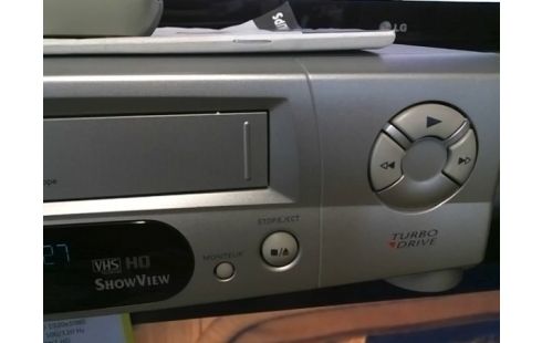 MAGNETOSCOPE PHILIPS VR 570 AVEC TELECOMMANDE (TEST OKAY)