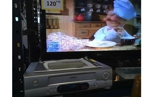 MAGNETOSCOPE PHILIPS VR 570 AVEC TELECOMMANDE (TEST OKAY)