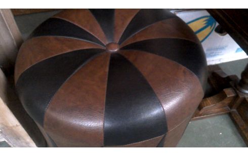 PUF PARDO NEGRO IMITACIÓN CUERO AÑADA