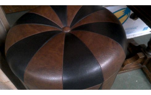 PUF PARDO NEGRO IMITACIÓN CUERO AÑADA