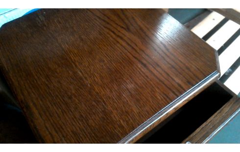 BIJZETTAFELTJE 1 LADE