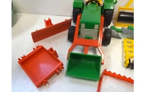 PLAYMOBIL TRACTEUR AVEC EQUIPEMENTS