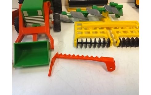 PLAYMOBIL TRACTEUR AVEC EQUIPEMENTS