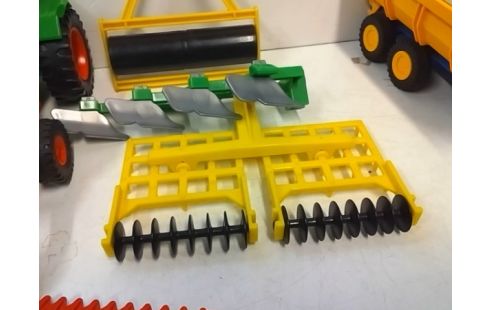 PLAYMOBIL TRACTEUR AVEC EQUIPEMENTS